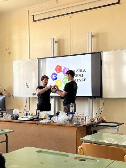 Fyzika všemi smysly