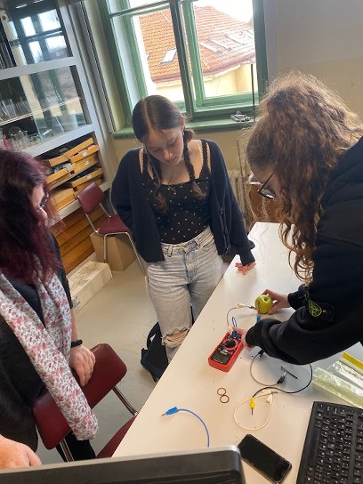 Projektový den B. Hrabala - Fyzika 5