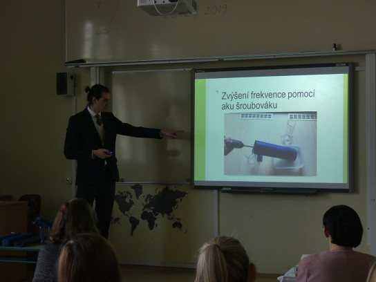 J. Bubeník obhajuje svou SOČ